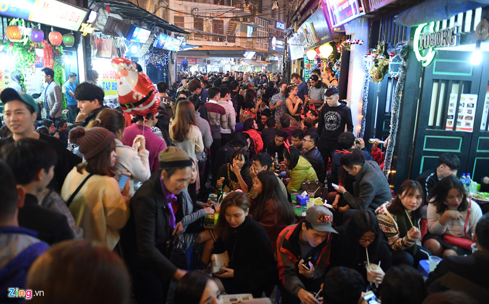 Chen chúc ăn uống ngạt thở đêm Noel